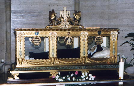 Bernadette's crystal tomb (06-06-97)
